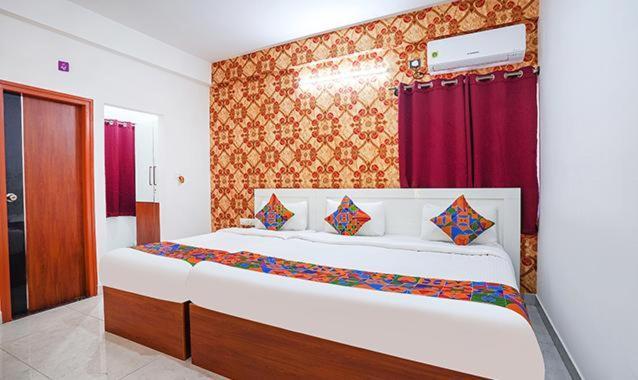Hotel Royal Platinum Bangalore Exterior foto